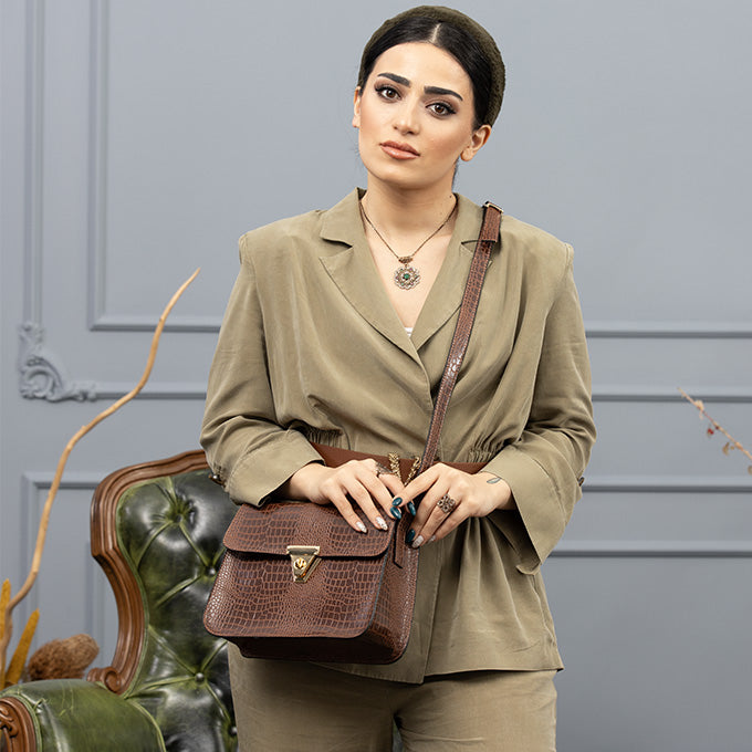 SAC A MAIN ADELYNN EN CUIR CROCO TABAC