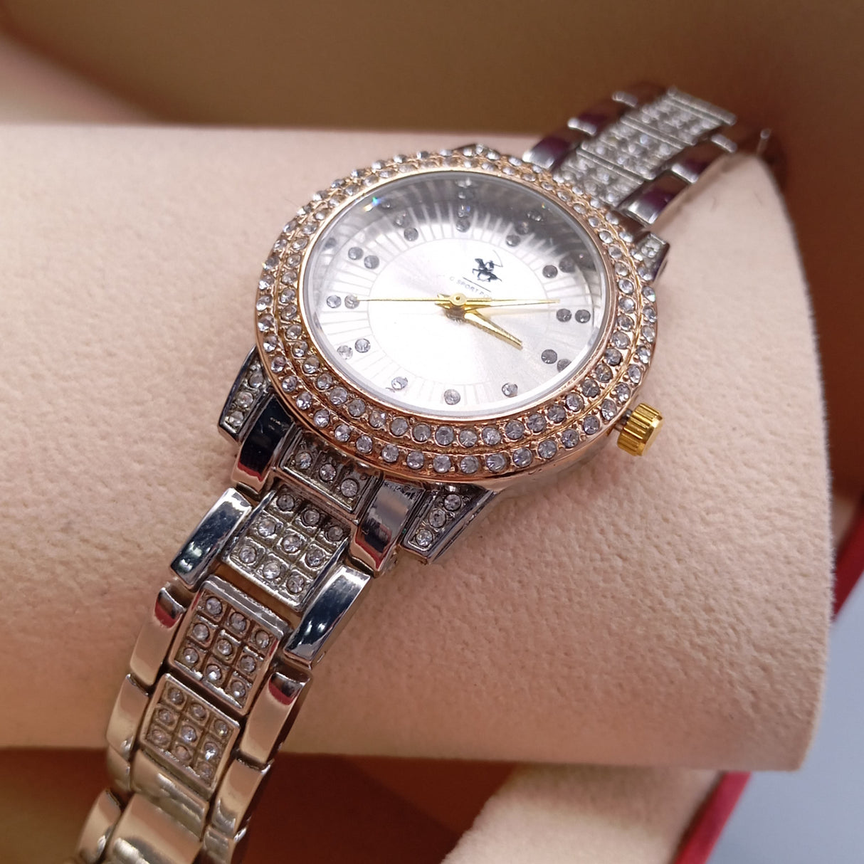 MONTRE POLO P0050 ARGENTE AUX STRASS. CAD CUIVRE, INT ARGENTE.