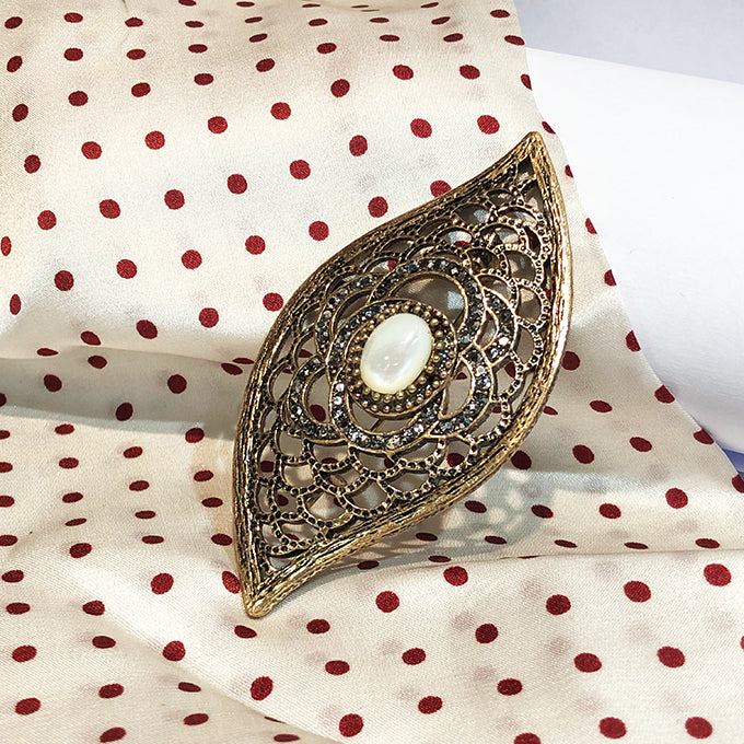 BROCHE PAULYANA EN BRONZE A FORME DE FEUILLE