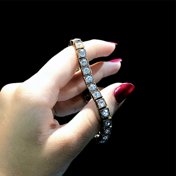 BRACELET EVAELLE EN BRONZE FILIFORME SERTI DE PERLES