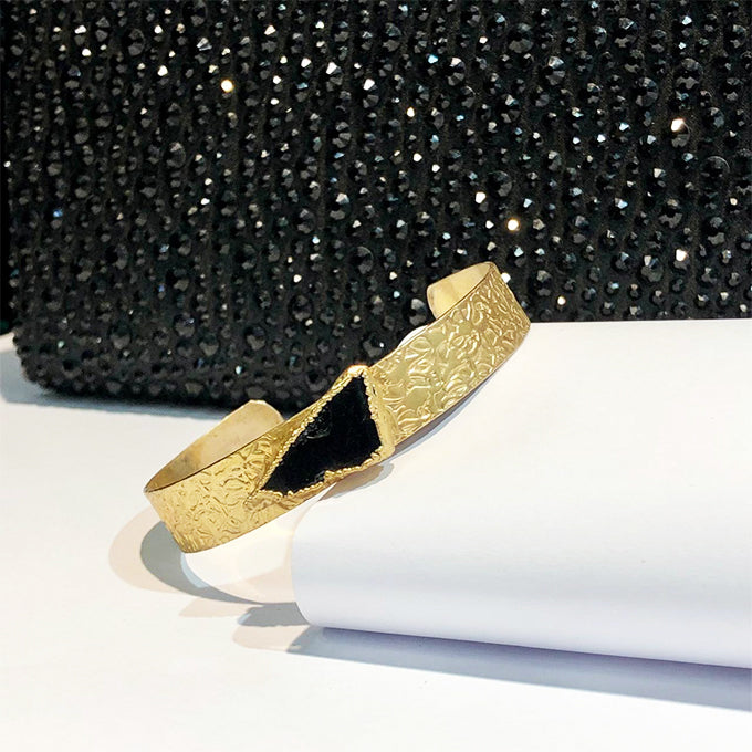 BRACELET FANULA EN BRONZE DORÉ AJUSTABLE A GRANDE PIERRE TRIANGULAIRE