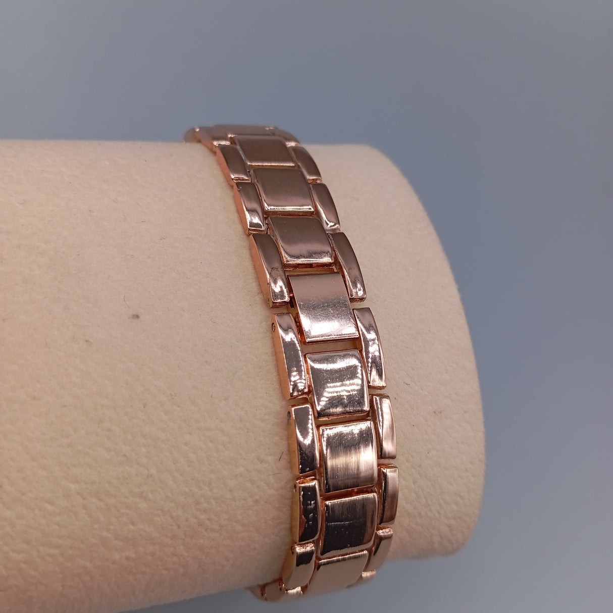 MONTRE POLO P0050 CUIVRE AUX STRASS. CAD DORE, INT ARGENTE.